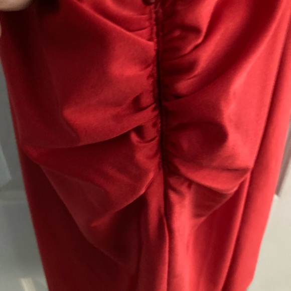 Beautiful red silk dress - Picture 5 of 6